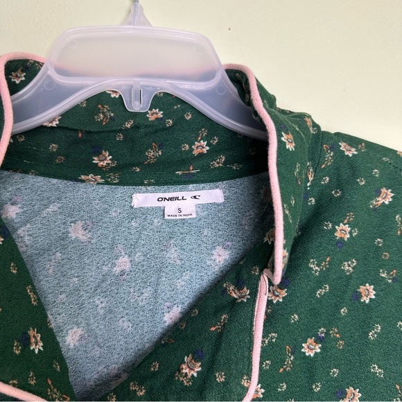 O'Neill Green Pink Floral Button Down Sleep Shirt NWT Women's Size Small - Picture 5 of 9